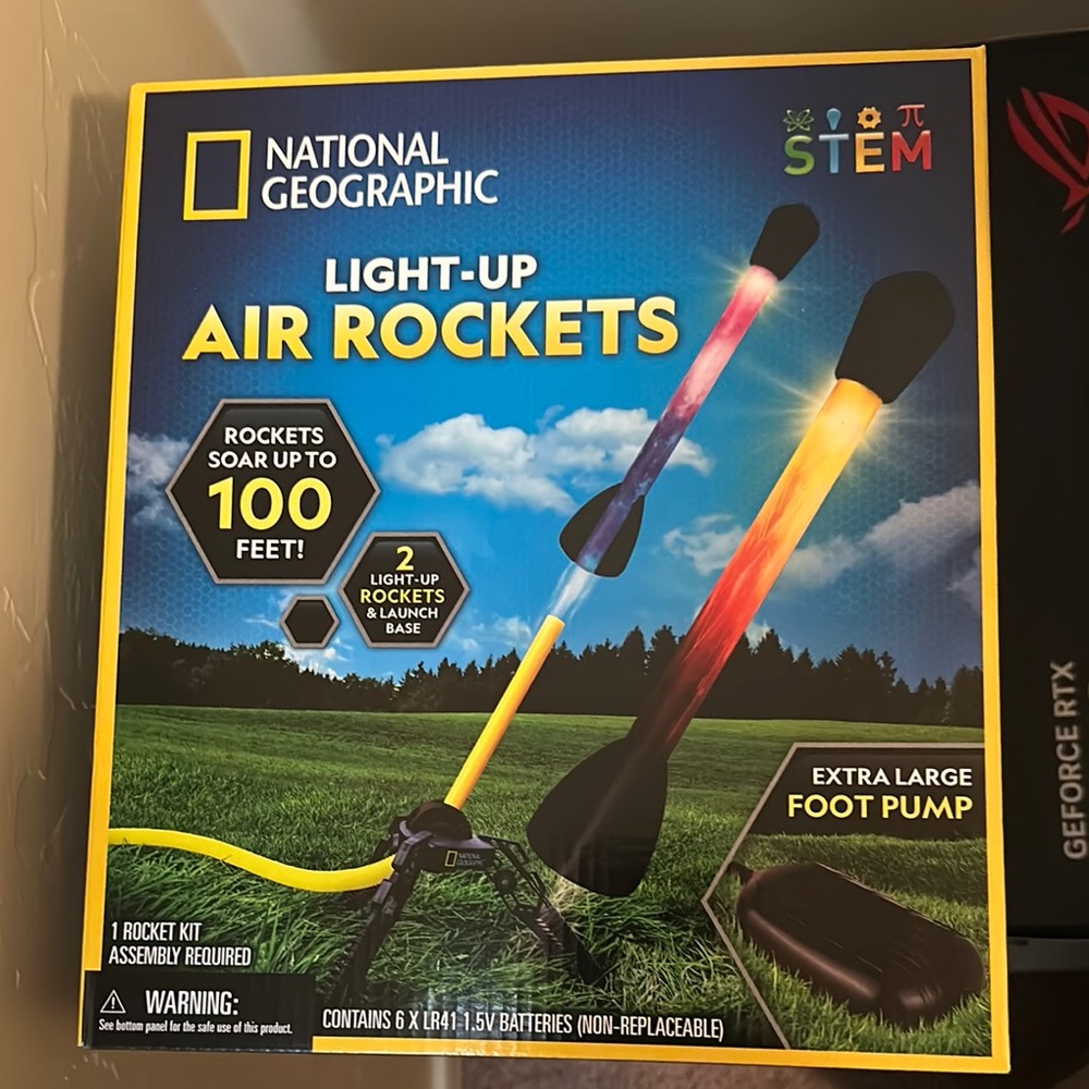 National Geographic Light-Up Air Rockets